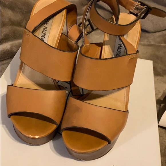 Women Heels - Picture 3 of 5